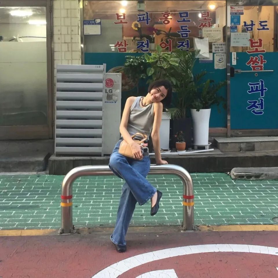 短发女人也可以性感和可爱