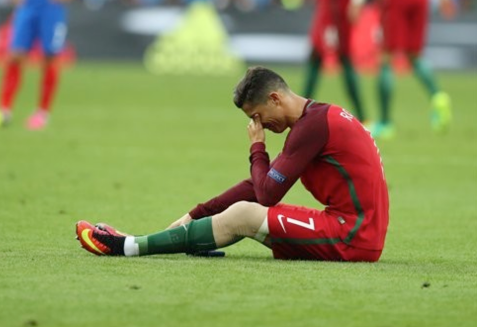 绝代双骄都哭了!梅西复制c罗8年前一幕 大赛三连冠悬了?