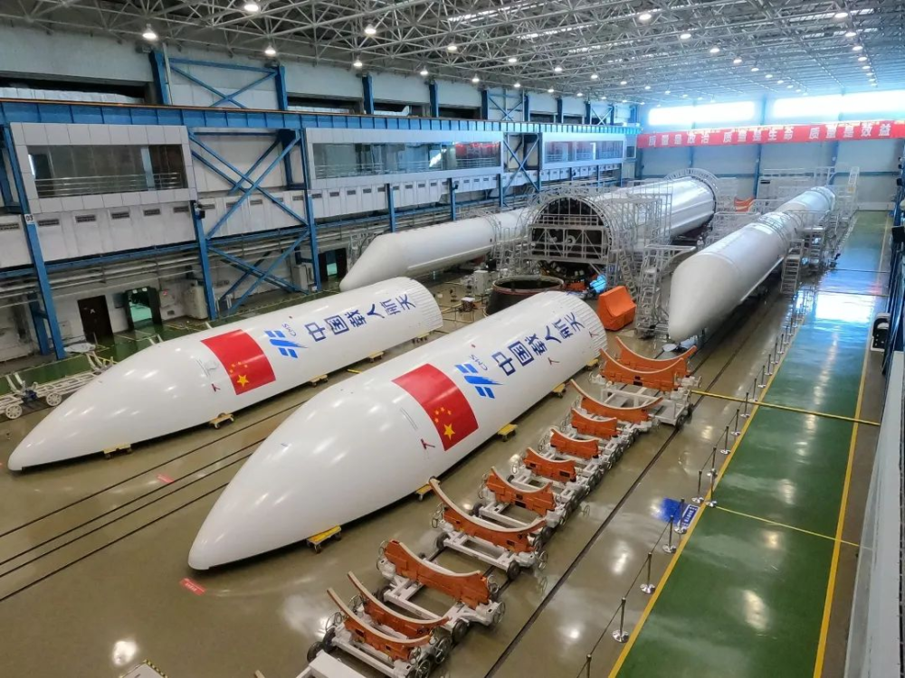 美媒：空天飞机大PK，美国X-37B与中国神龙开启太空技术赛跑新章_腾讯新闻