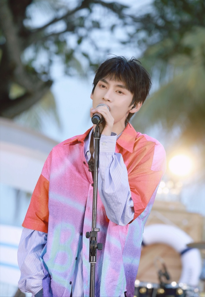 胡文煊被曝劈腿,把粉丝的信当垃圾,名气不大女友很多