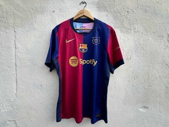 巴萨2425赛季主场球衣曝光带俱乐部成立125周年徽章