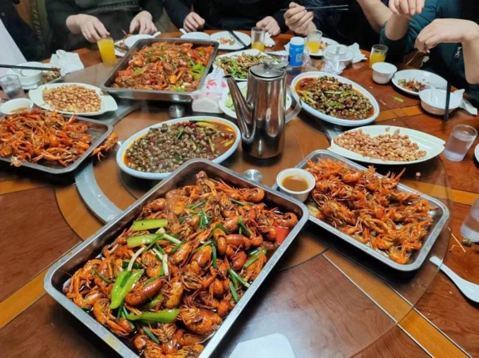 烧烤,小龙虾,鸡公煲……洞泾夜宵有这些选择