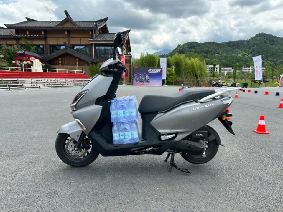 小踏板当中的SUV，新大洲本田NS125GU上市，售价仅8880元起，空间大很挺能装_腾讯新闻