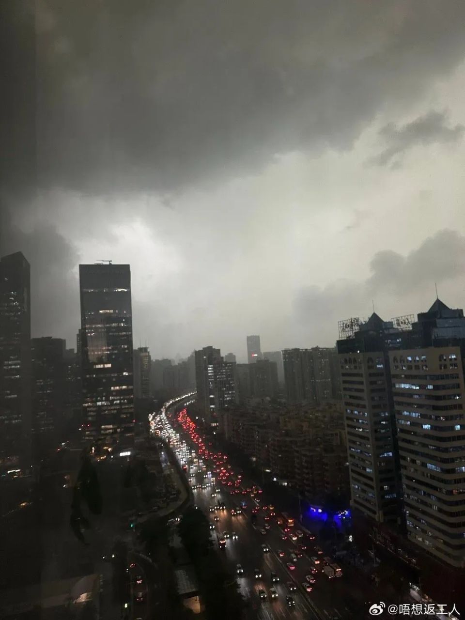 打雷照片大暴雨图片