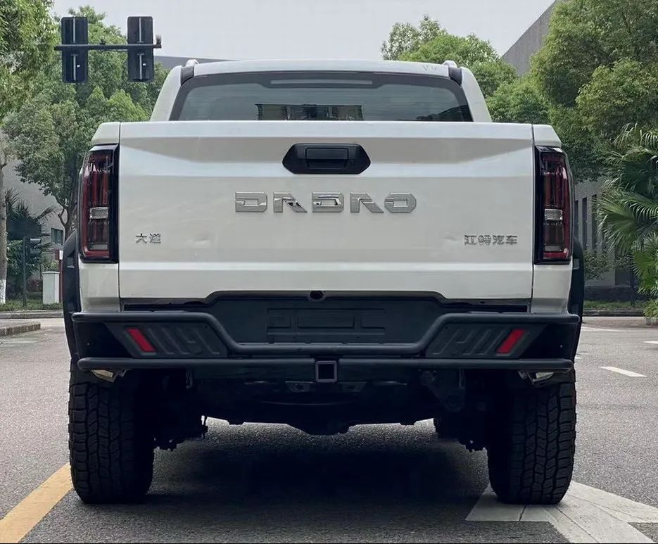更加高大威猛江铃大道敢探者两款皮卡工信部过审