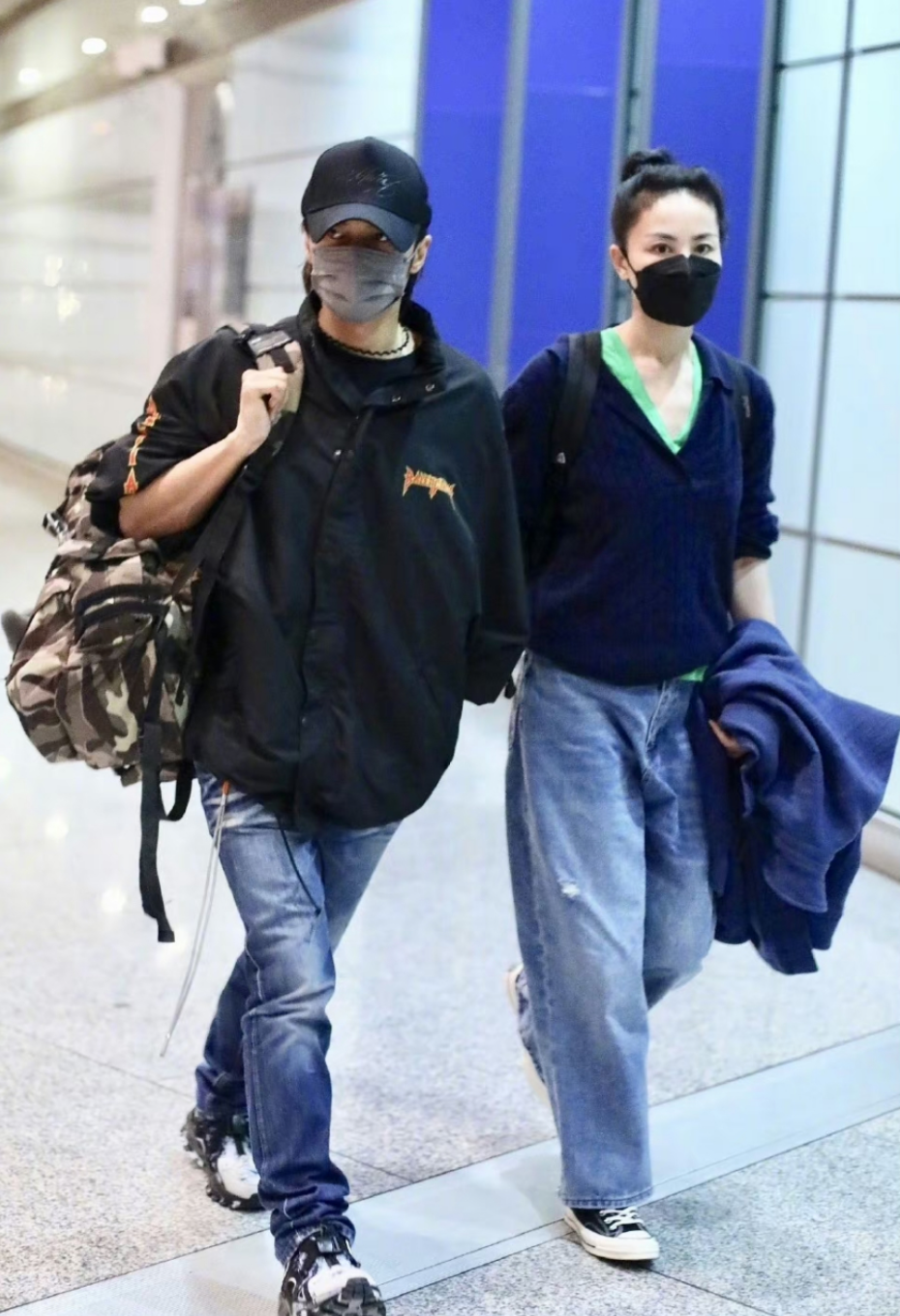 王菲被国外偶遇,与女儿李嫣真实现状曝光,母女俩神同步气场强大