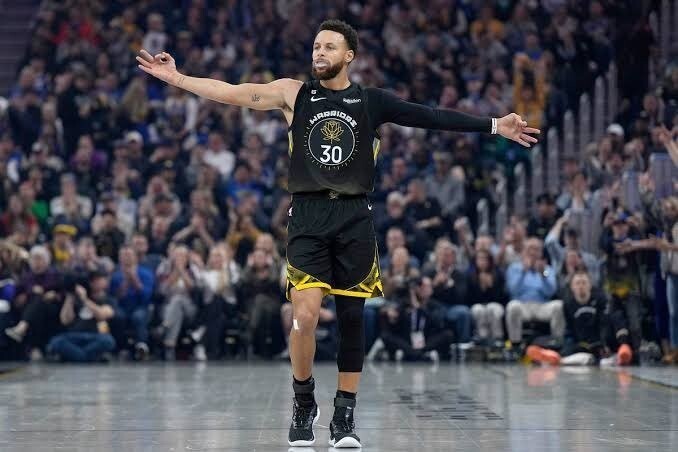 前无古人库里生涯三分命中数突破3700大关创nba历史新高