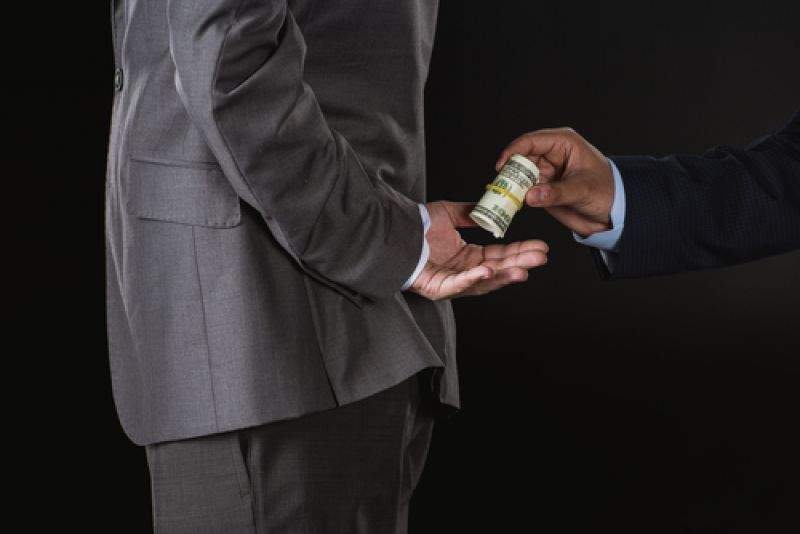 上市公司董事长行贿320万元,服刑结束后又遭公开谴责_腾讯新闻