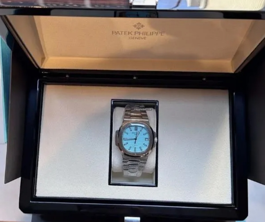 太阳报:吕迪格戴了块价值140万镑的百达翡丽手表,詹姆斯有同款