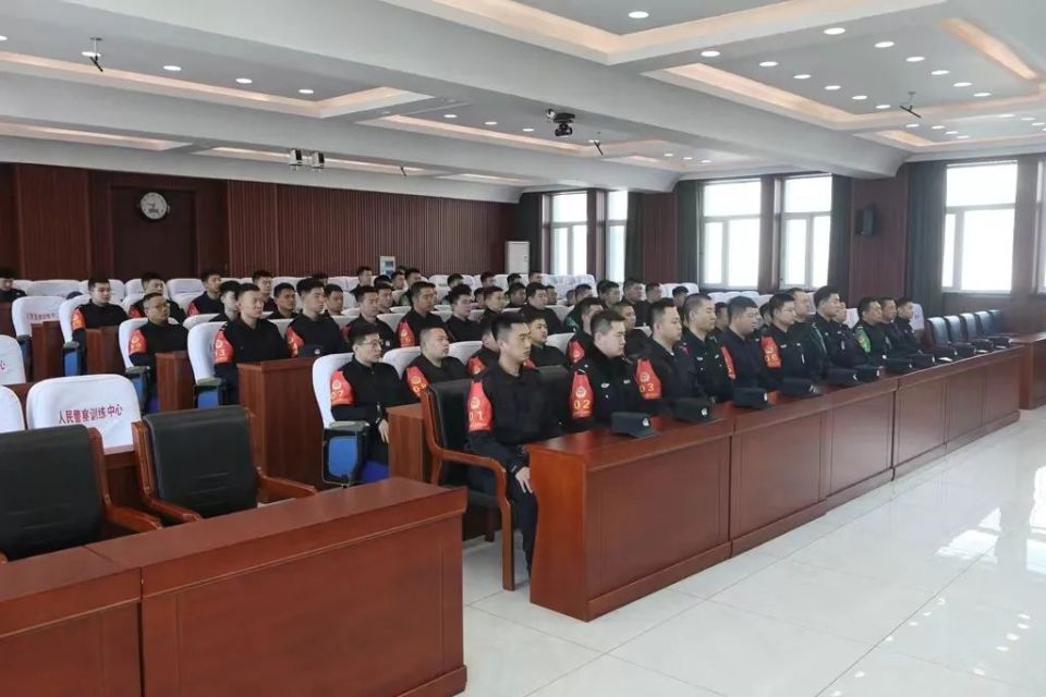 大庆市公安局举行2024年第一期政治轮训暨警务实战教官培训班开班式
