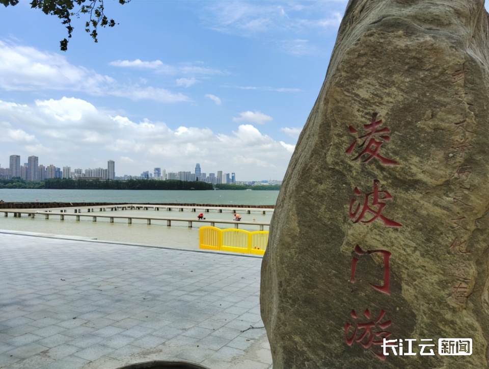 你的“凌波微步”回来了！升级后的武汉大学凌波门栈桥六月开放_腾讯新闻