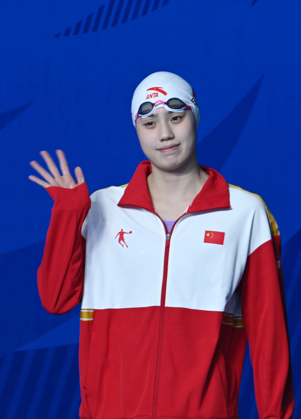 (成都大运会)游泳——女子50米蝶泳决赛:张雨霏夺冠-腾讯新闻