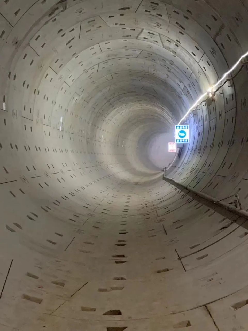 经各参建单位充分研讨,最终采用半负环分体始发工艺