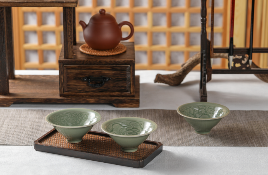 中国 宋時代　定窯　藍釉　陽刻　牡丹文　茶碗　茶盏 共箱 中国 宋時代 定窯 藍釉 陽刻 牡丹文 茶碗 茶盏 共箱 - メルカリ