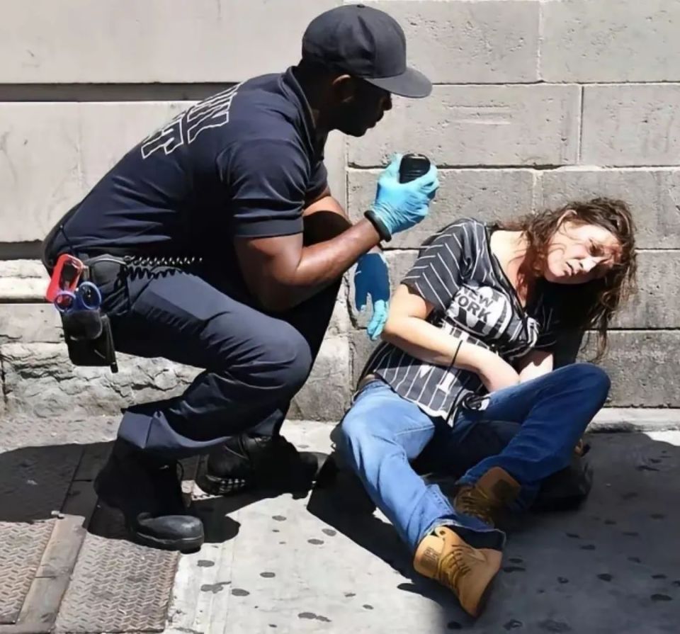 没有言论自由,满街流浪汉,枪击案频发的美国,凭啥是世界强国?