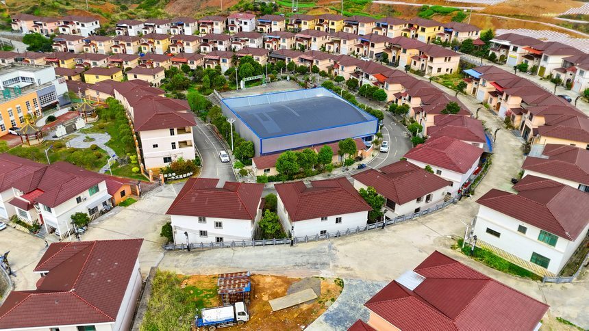 金枭枭摄余庆县松烟镇二龙村的万亩茶园春茶采摘正当时.金枭枭摄.