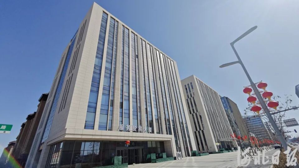 3月19日拍摄的雄安新区华望城·丰华谷产业园区服务贸易大厦.