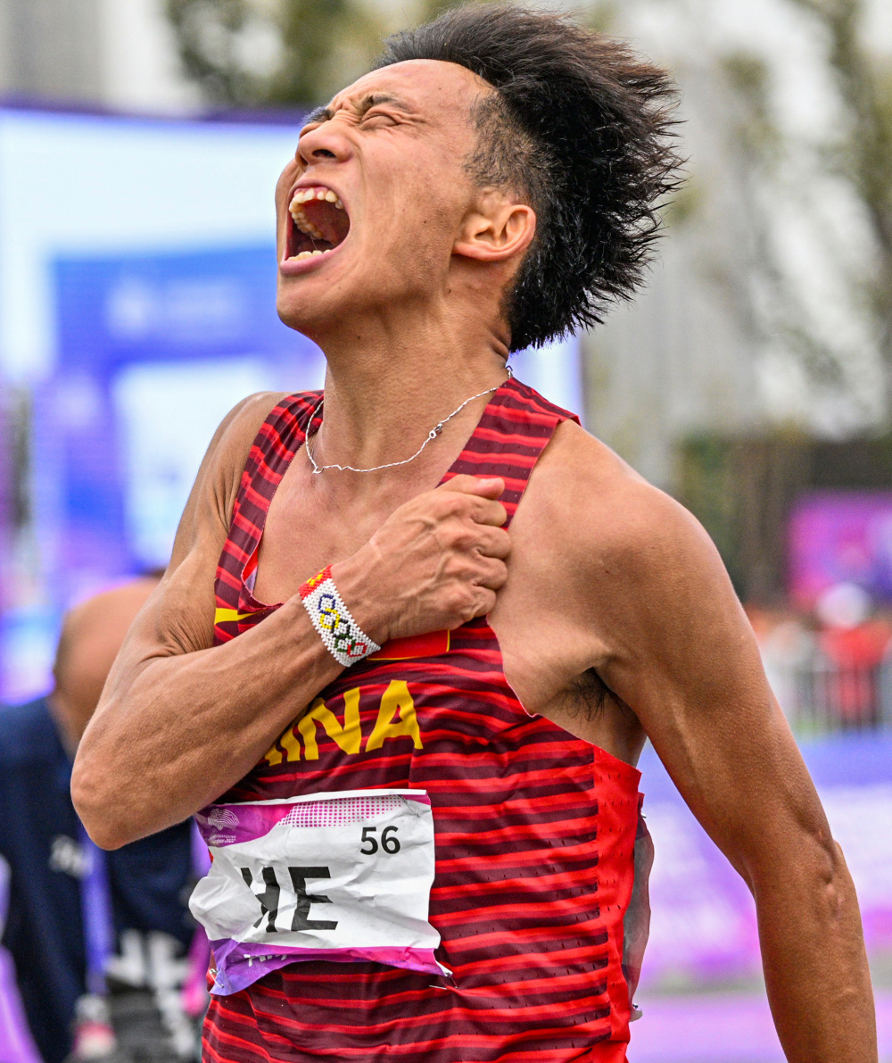 田径——何杰获得男子马拉松冠军(4)_腾讯新闻