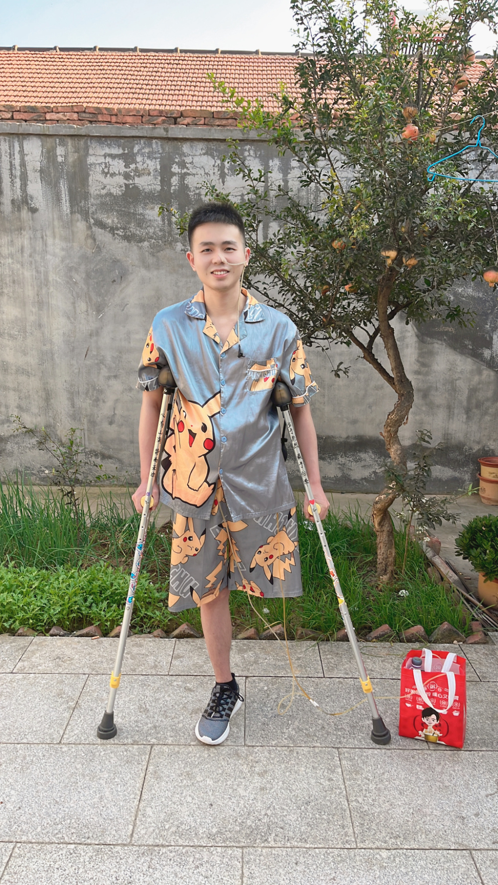 独腿"少年"求生记!