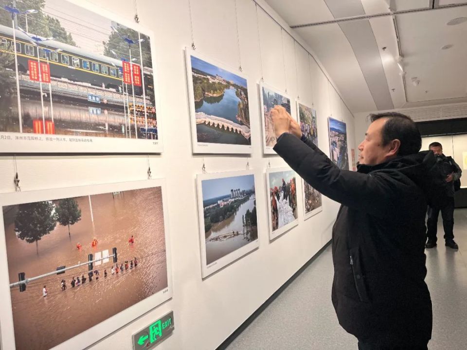 “光影共见——2024保定市首届艺术摄影展”开展_腾讯新闻