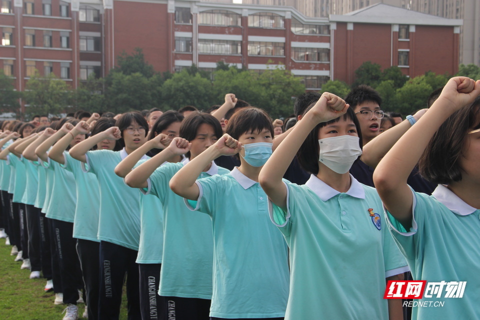 长郡双语实验中学联合长沙市公安局禁毒支队开展禁毒宣传进校园活动