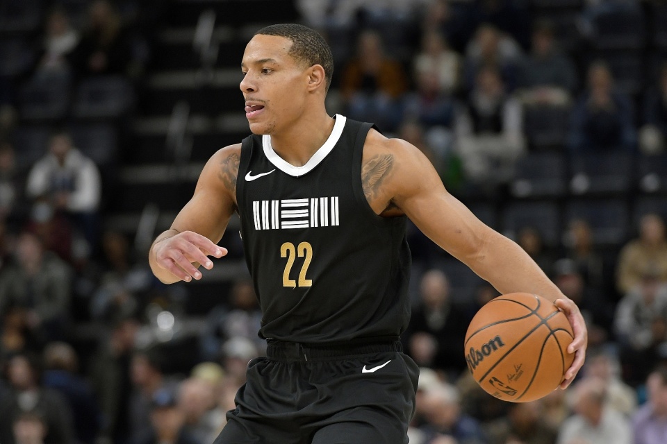 助攻生涯新高贝恩17中8空砍26分4板16助