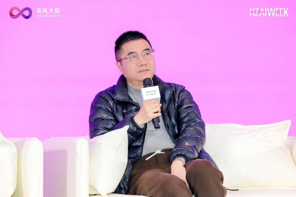 四位投资人聊了一小时AI，他们最担心哪件事？ · 原文图片 3