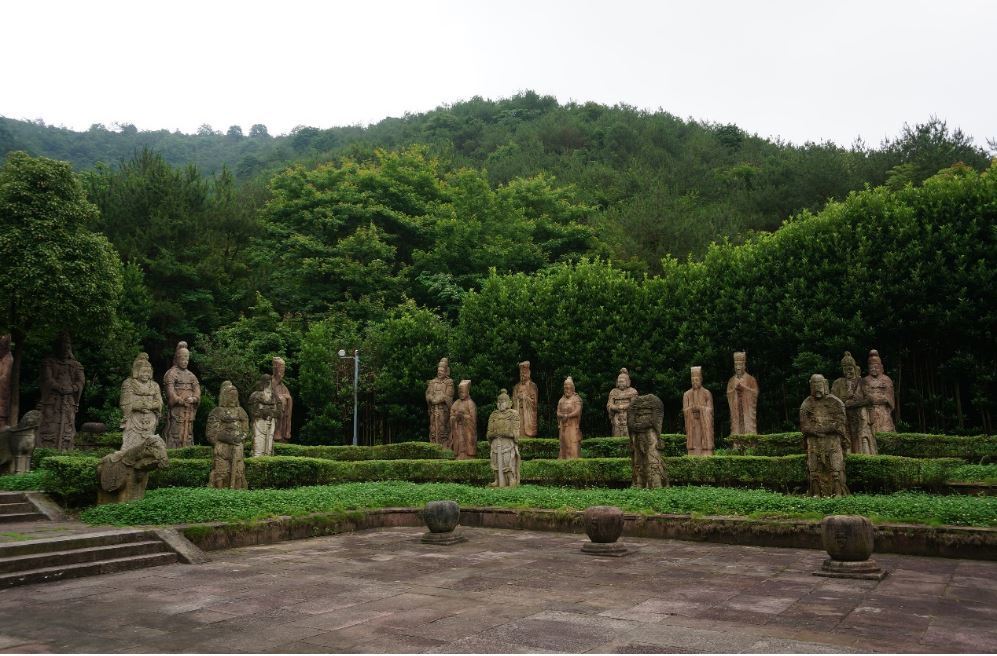 寻宋宁波史弥远墓隧道之碑未立朕甚悯焉