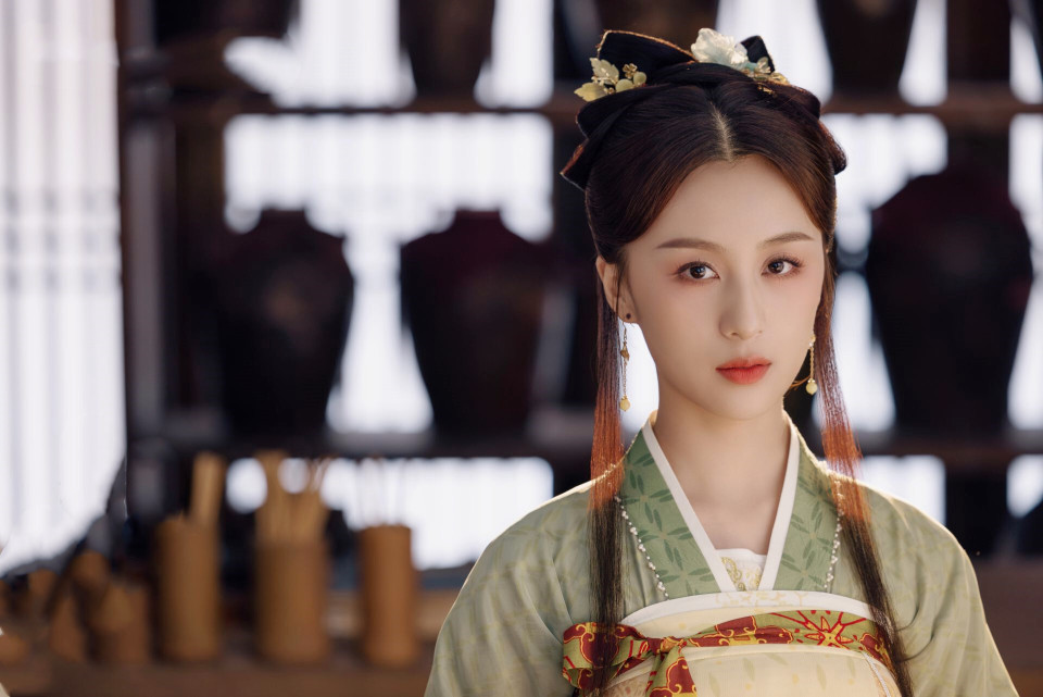 夏楠饰演的大姐沈姌知道自己的妹妹从小就善良单纯,所以在调查父亲