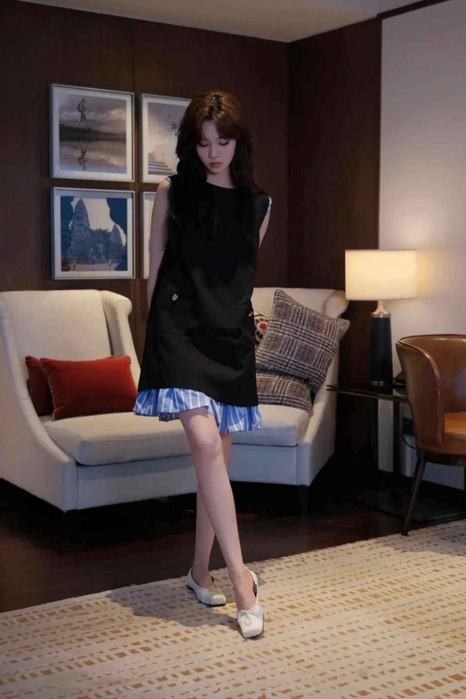 宋妍霏身上的这条one piece法式小黑裙是不少女孩们想拥有的同款,风格