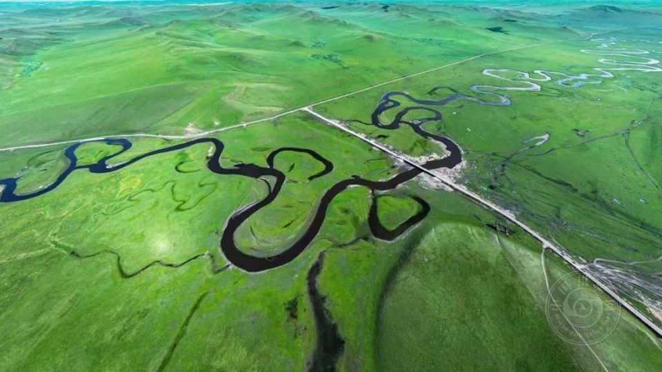 《人与自然》(组照)08姜南(辽宁鞍山)▲《花样河流》08华丕虹