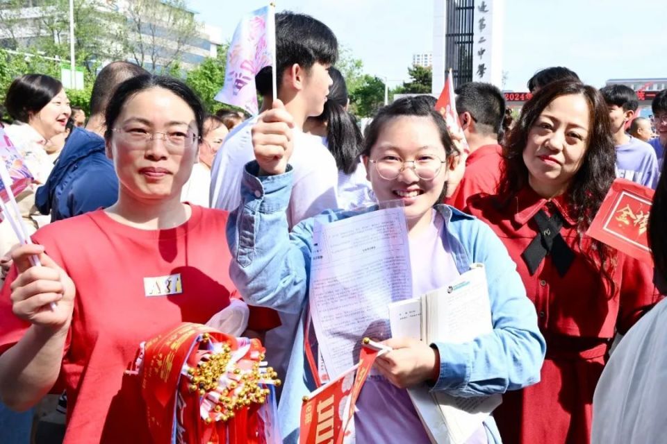 7时许就将马宝航和他的家长送到了延边二中考点