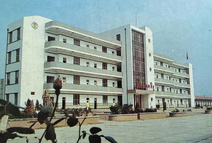 了解,北城中学原址是1972年在滨县新城建立的县直中学(后改名红卫中学