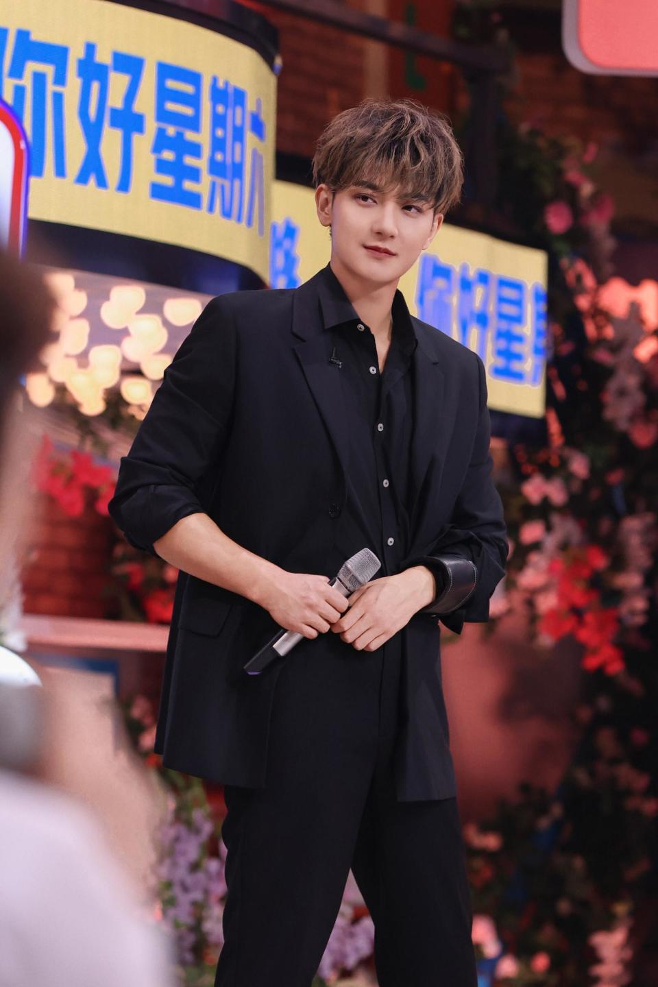 67黄子韬新歌《面具》首秀,好六街迎来"总裁"专场