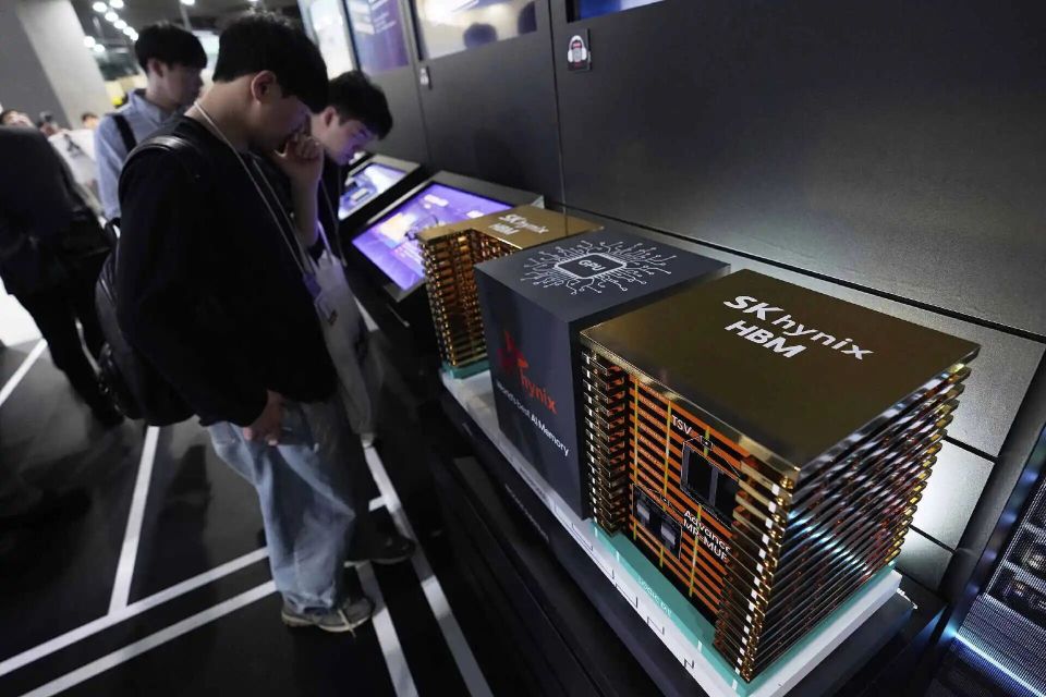 内存涨价背后：AI存储正在“吃掉”手机、PC | 电厂_腾讯新闻