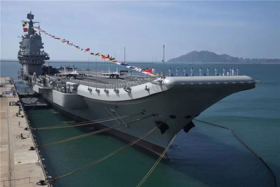 航行在光荣与梦想的征程上 ——写在我国第一艘电磁弹射型航空母舰福建舰入列授旗仪式之际_腾讯新闻