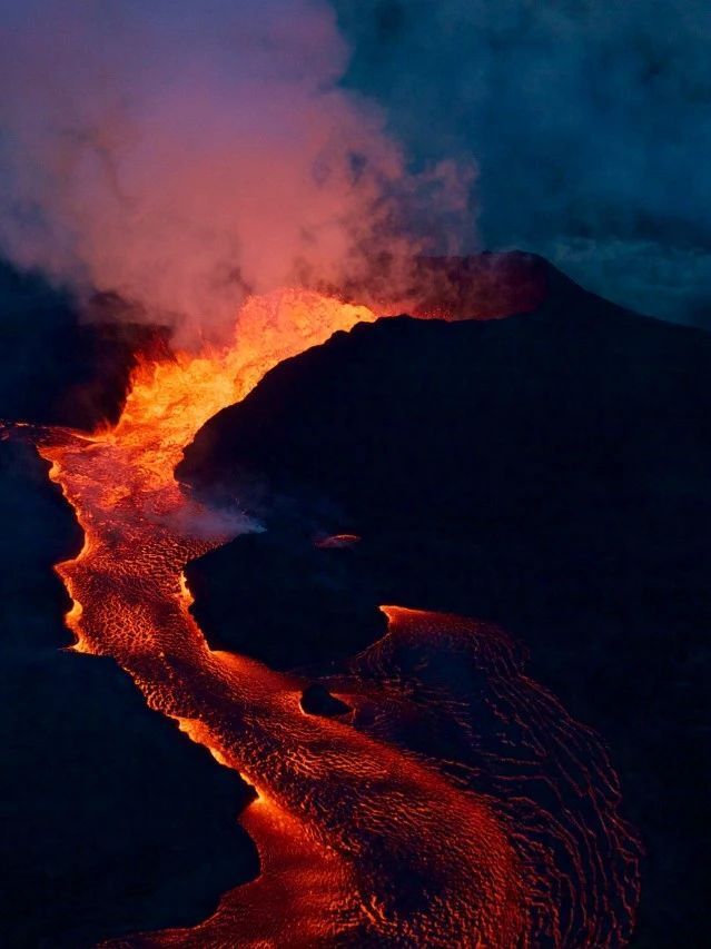除此以外,还有五座壮观火山!登山探险,感受与岩浆对视的炽热人生!
