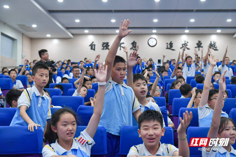 湖南骄傲 英雄航天员张陆载誉归乡讲述"飞天梦"