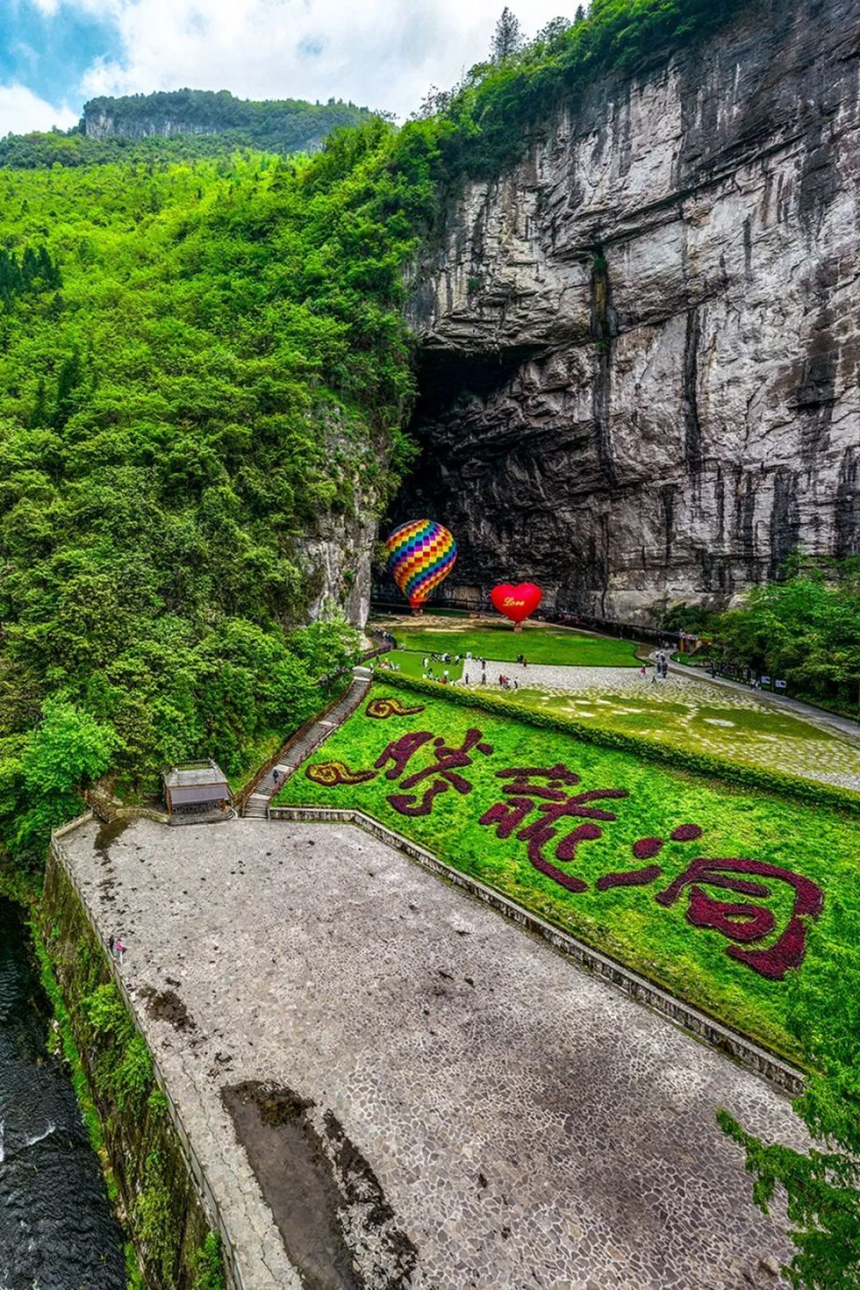 巫山山脉,武陵山脉,齐岳山脉合围恩施,留住丰沛水汽,诞生恩施的峰林
