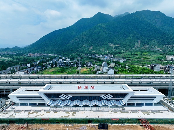 图说:建设中的仙居站  梁力  摄图说:楠溪江站  张卫国  摄作为国务院