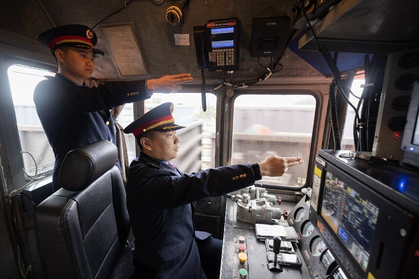 鹰潭机务段:备足"良驹" 为春运提供优质牵引动力_腾讯新闻