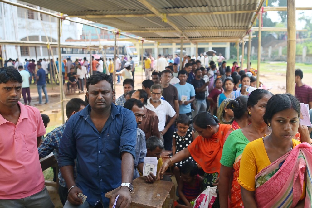 这一天,印度共有21个邦和联邦属地共102个选区举行了投票.