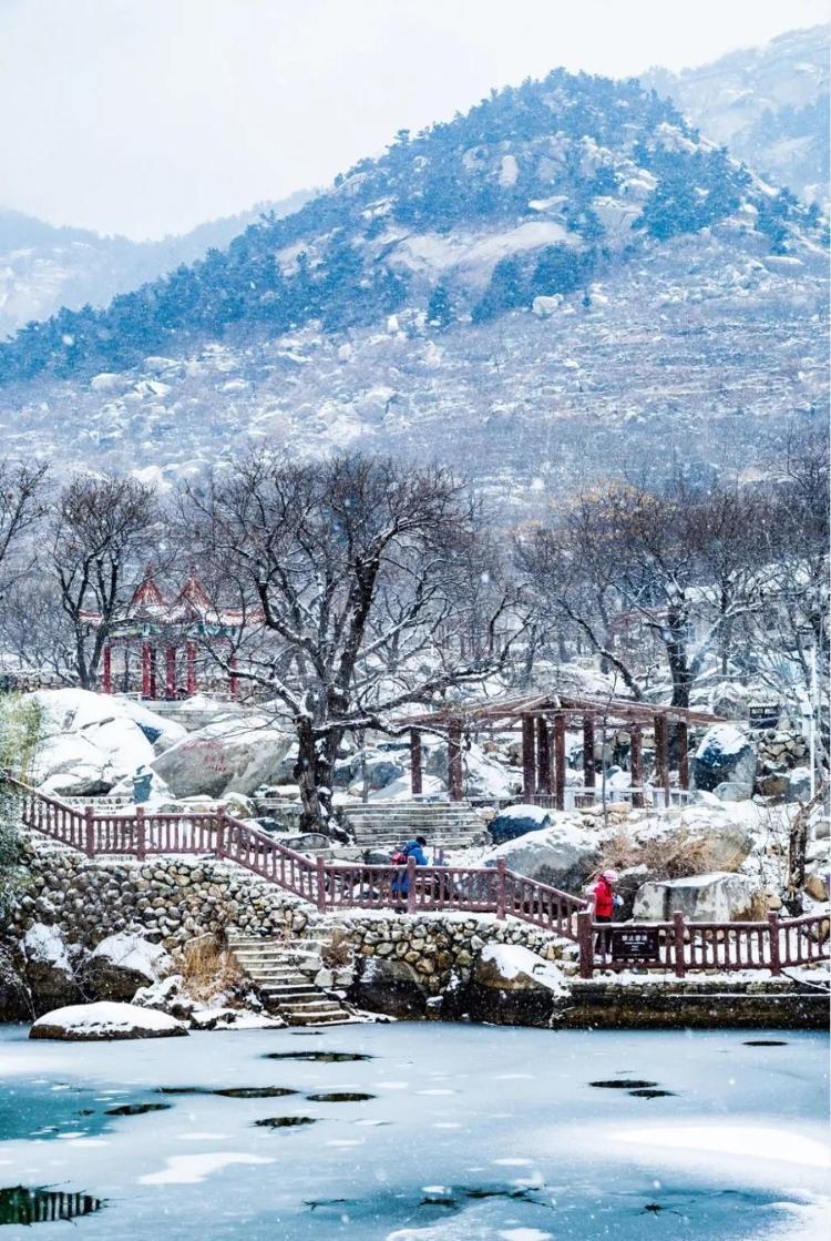 临海羊岩山雪景图片