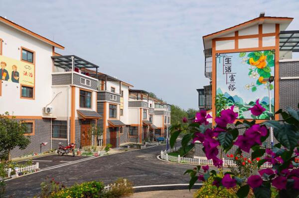 射洪市金华镇西山坪村用活小积分实现和美新村大蝶变