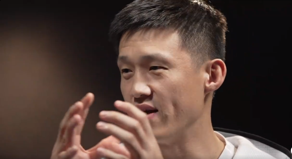 周鹏所有人都嘲笑国足可我们打完世界杯惨败和国足有啥区别