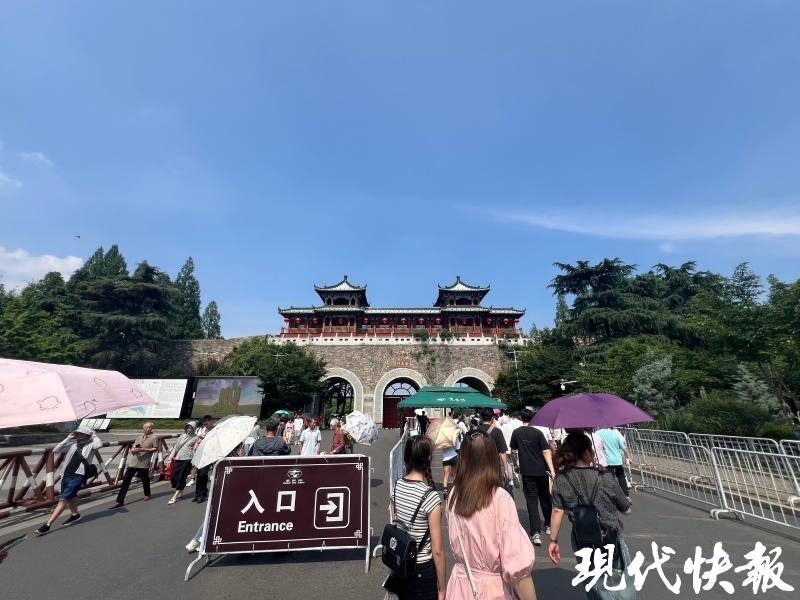 端午假期第二天,南京的游客热情与气温并举