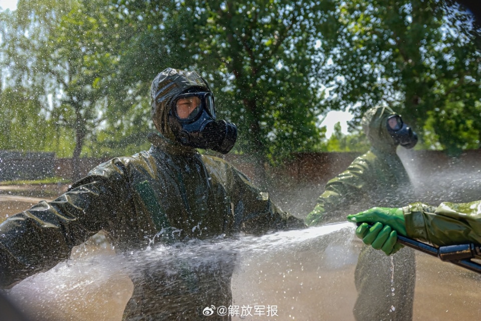 防化兵洗消训练日常