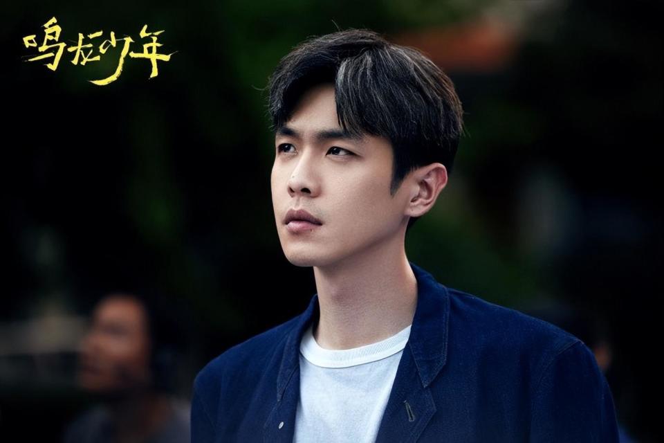 经历父亲离婚再婚,父子对簿公堂,张若昀历经坎坷归来仍是少年!