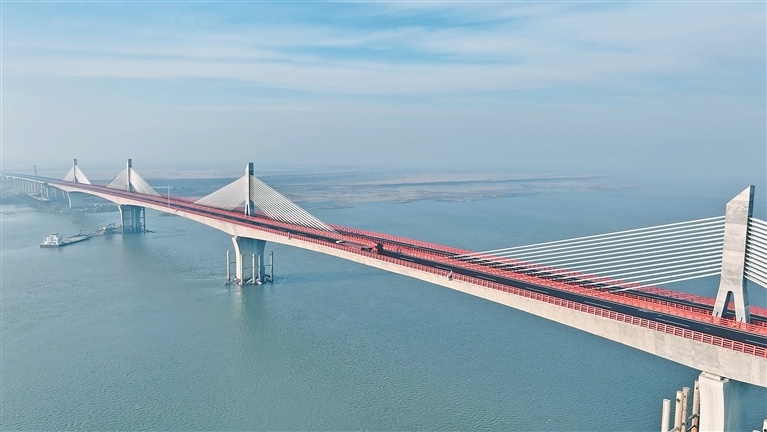 鹤大高速跨松花江大桥.佳天国际农副产品物流交易中心.直播带货.