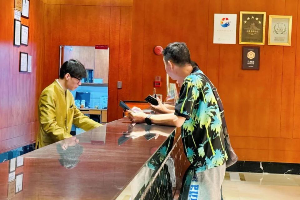 管理学院会展经济与管理系主任李军教授接受羊城晚报记者采访时指出:"